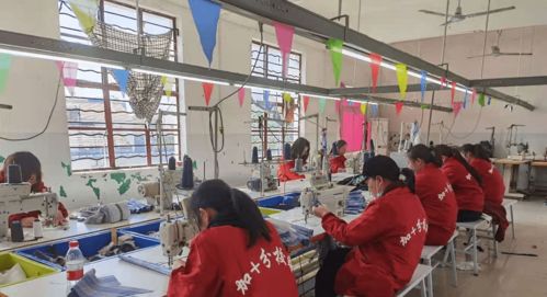 武汉校服厂疫情后转做jk制服订单暴涨 买家中有两成上班族