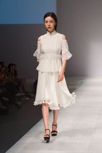 青年服装设计师宋宝萍作品首登母校秀场 广受好评