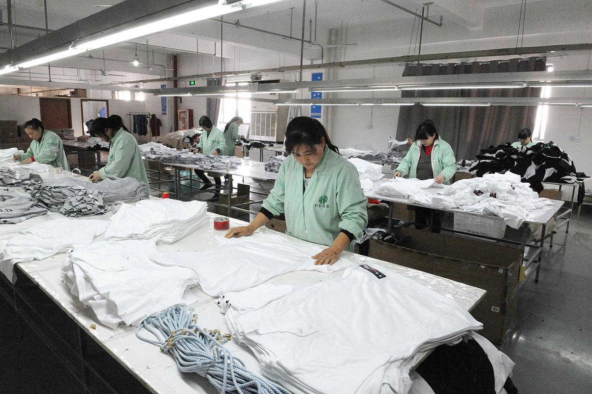 杭州某服装厂员工离职被扣工资,认为老板是故意刁难他,为了报复老板