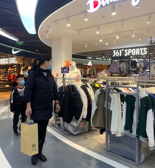 周口春节服装市场销售火爆，服装辅料同步走俏