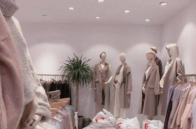 广州UUS网红服装市场的真实面貌 服装辅料销售内幕揭秘